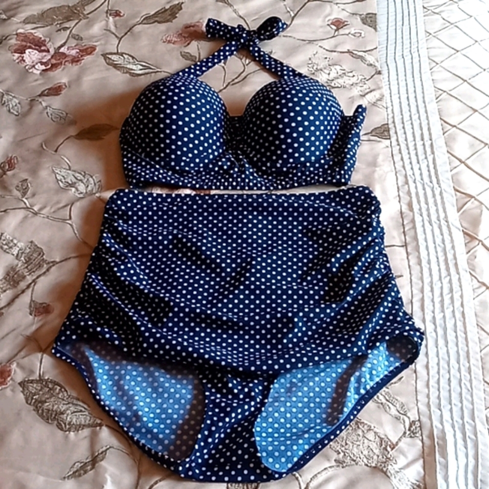 NWOT, Blue Two-piece w/ White Polkadots Sz 2XL